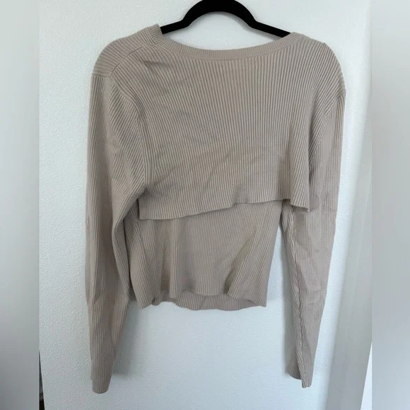 Abercrombie & Fitch Two Piece Ribbed Sweater Tank with Sleeves - Picture 4 of 5